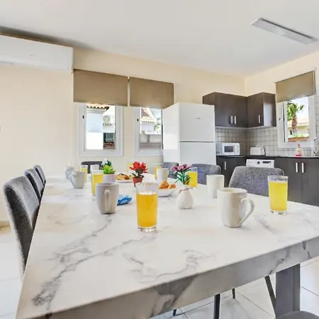 ヴィラ Nissi Gold アヤナパ